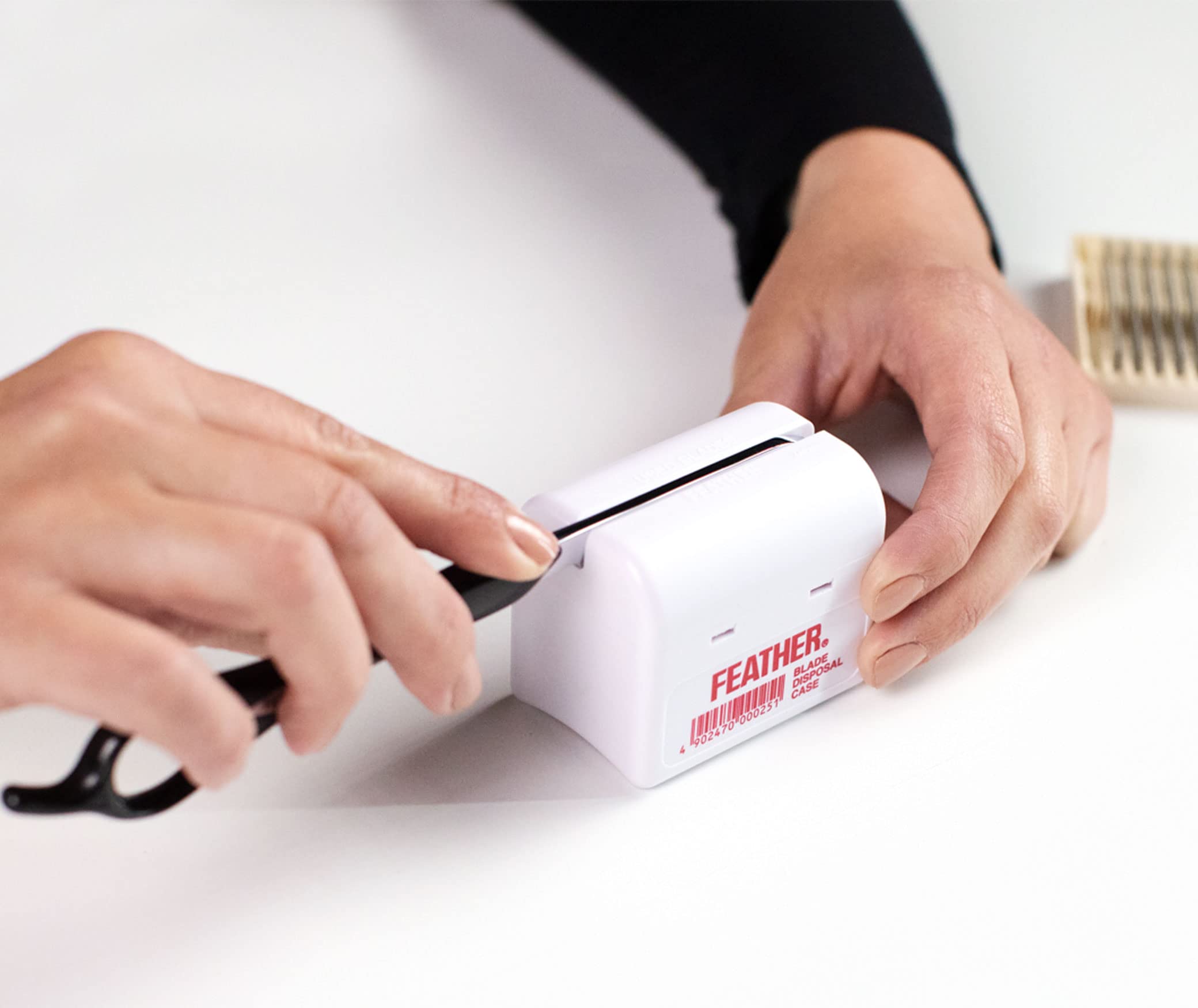 Feather Razor Blade Disposal Case for Barbers - Image 3